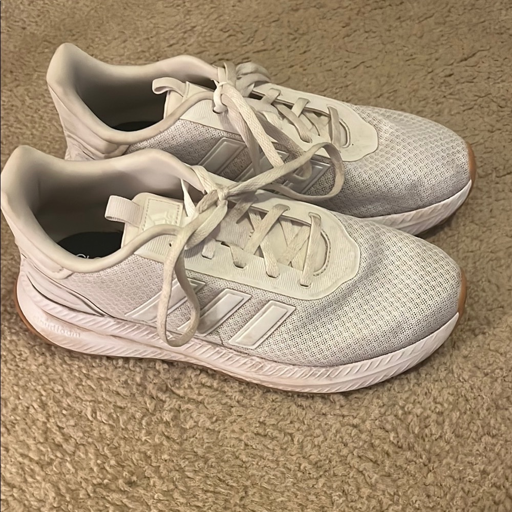 Adidas women’s White Athletic Shoes size 9 Sleek Design Breathable